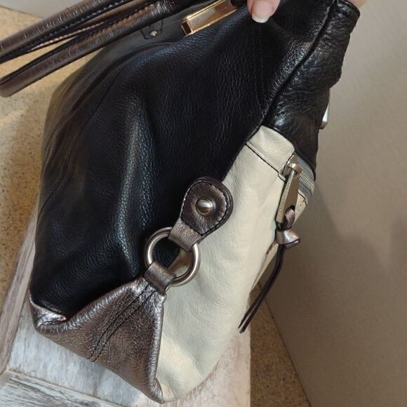 B Makowsky Black and Off white Purse  P3 - Picture 10 of 15